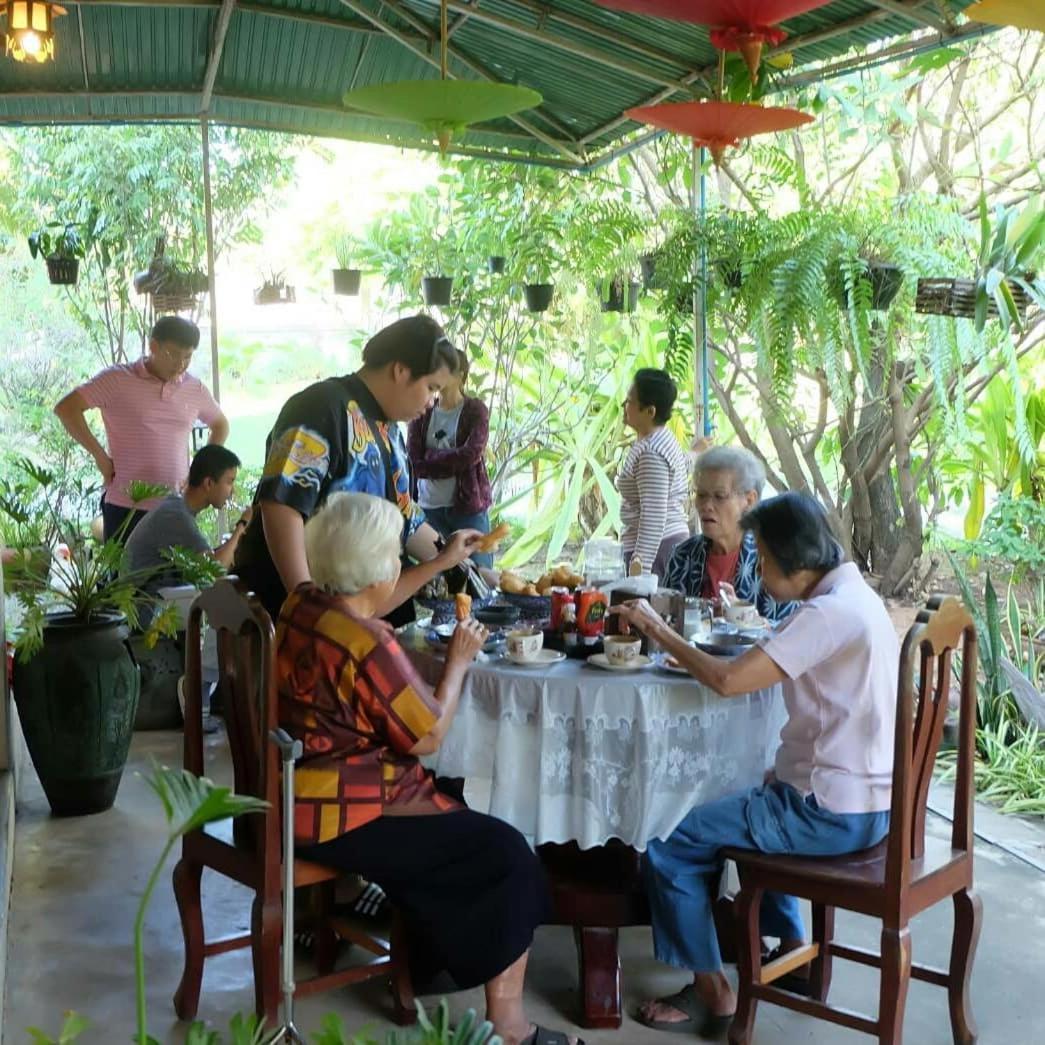 Baan Sithepaban Guesthouse Phitsanulok Ngoại thất bức ảnh
